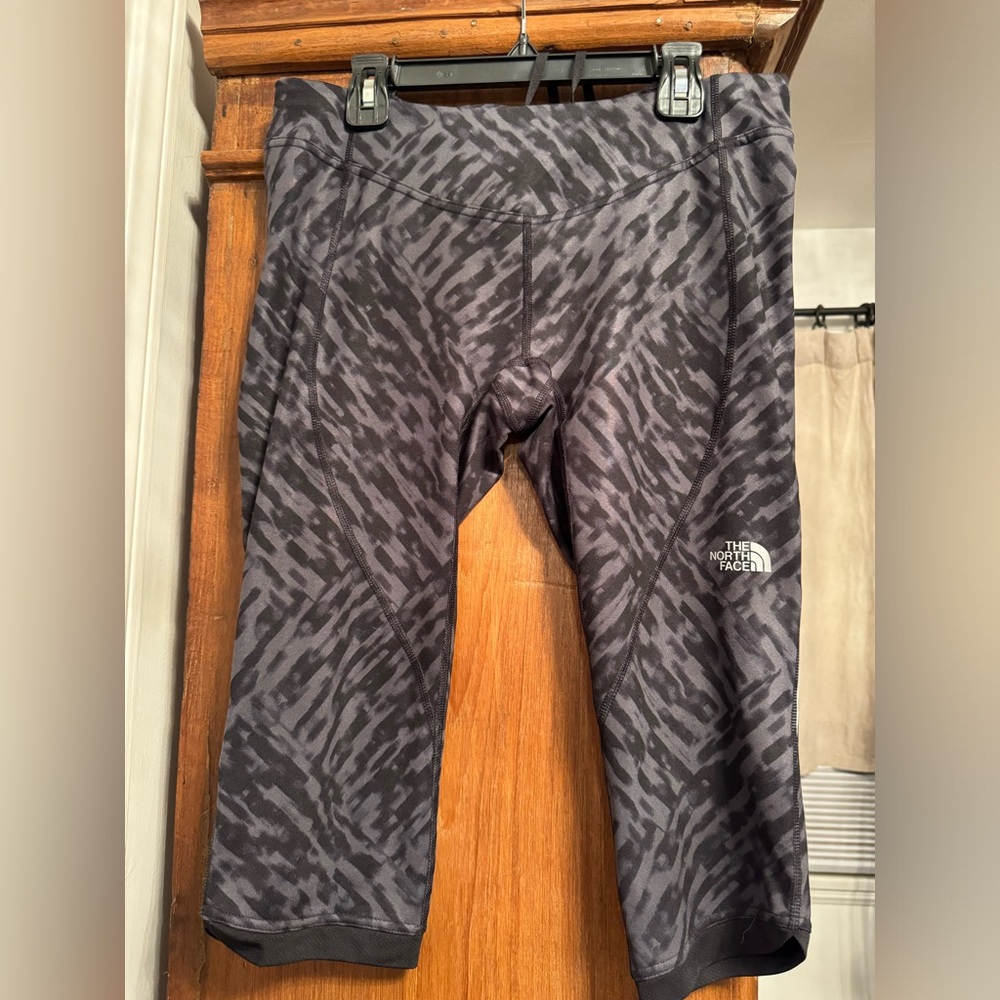 North face leg and capris. Zipper on the back waist for Keys. Size medium.
